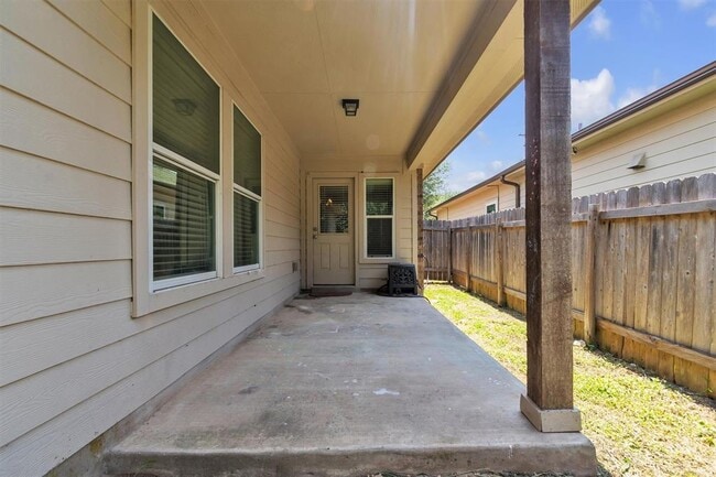 Building Photo - 204 Chickadee Ln