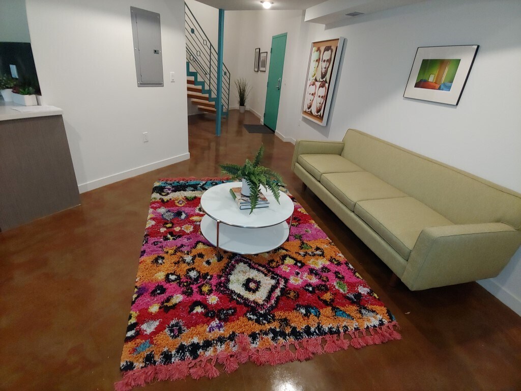 Building Photo - 654 N Virgil Ave