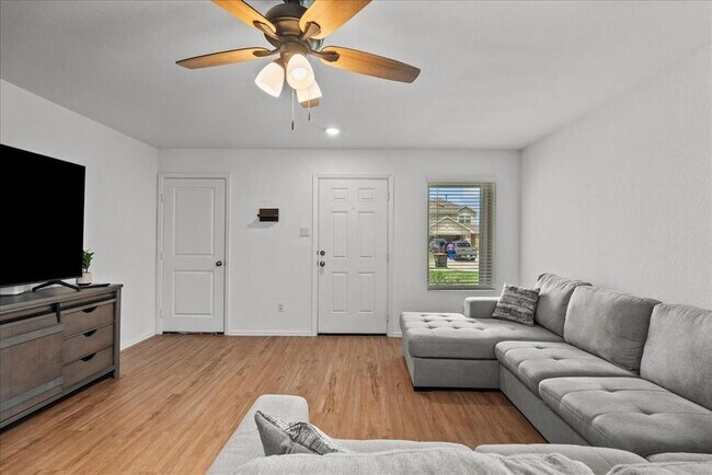 Building Photo - 9043 Estes Lks Dr