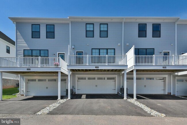 Building Photo - 328 Walnut St