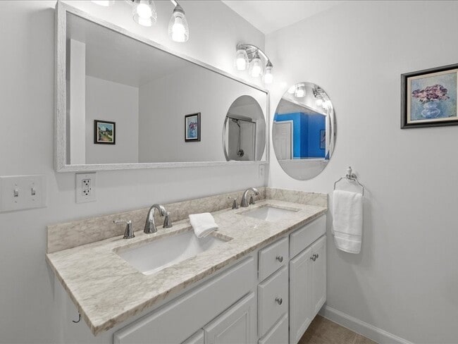 Building Photo - 6 Wood St