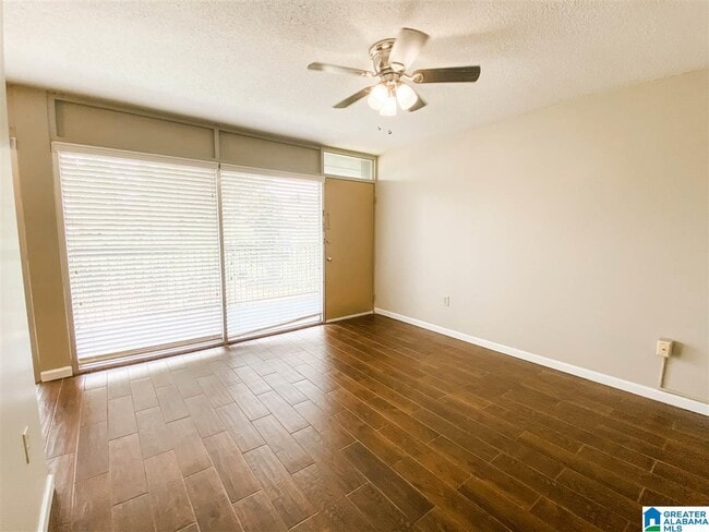 Building Photo - 2990 Rhodes Cir S