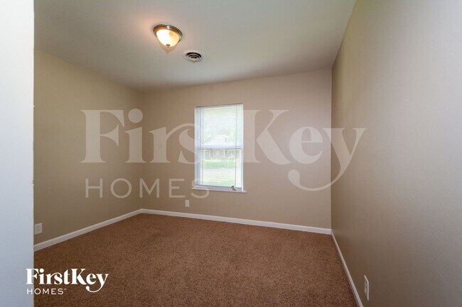 Building Photo - 12465 Larkwood Dr