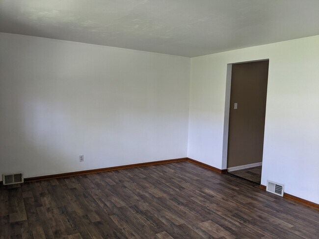 Building Photo - 3002 Mintwood Dr