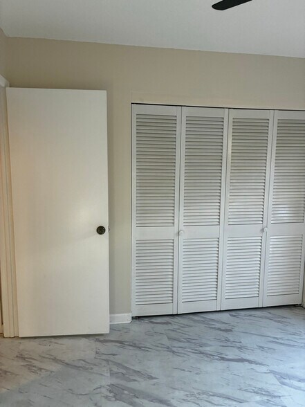 Building Photo - 5428 Larchmont Ct