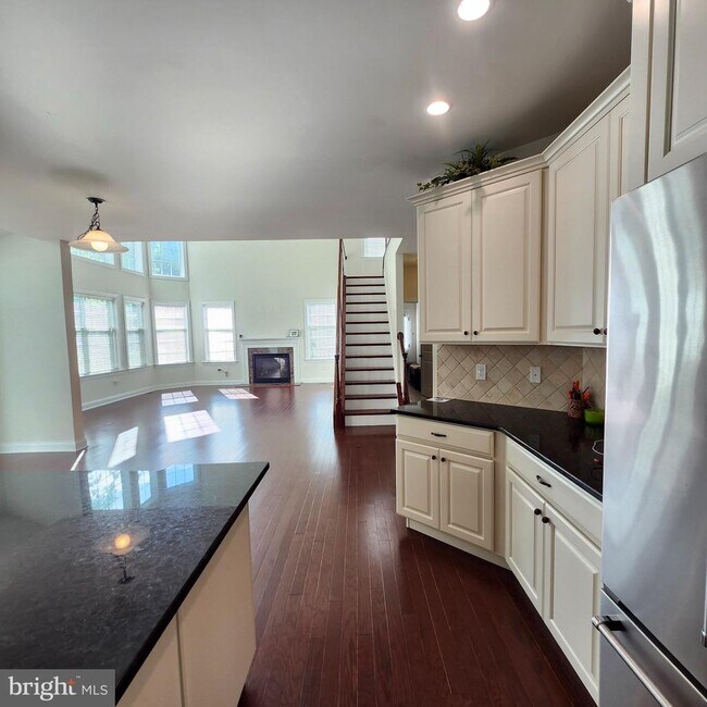 Building Photo - 6493 Fox Glove Ln