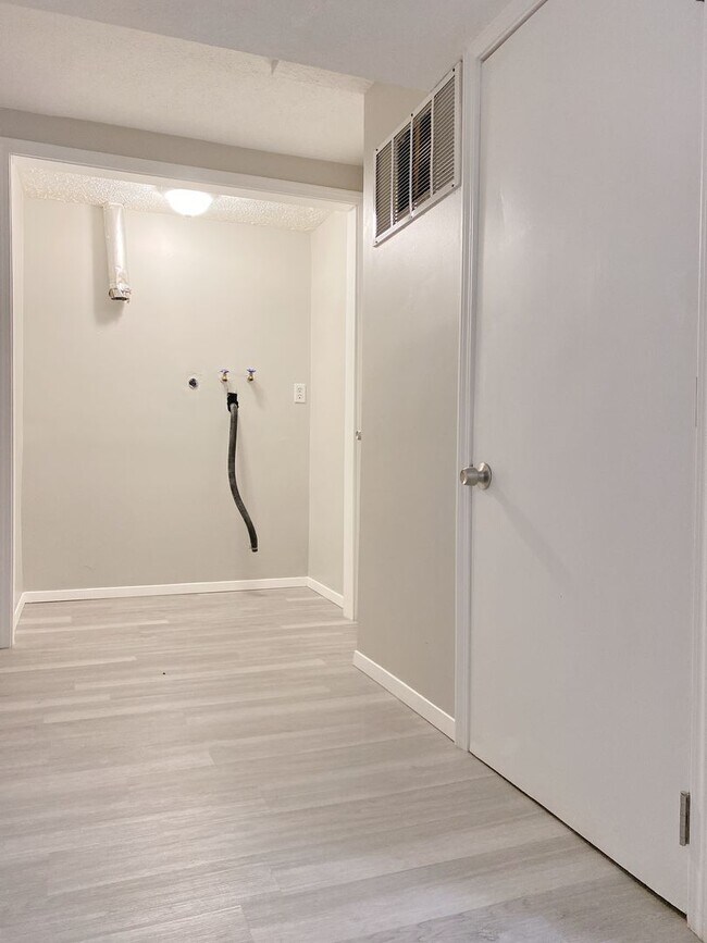 Building Photo - Millard 3 bed 2 bath $1900