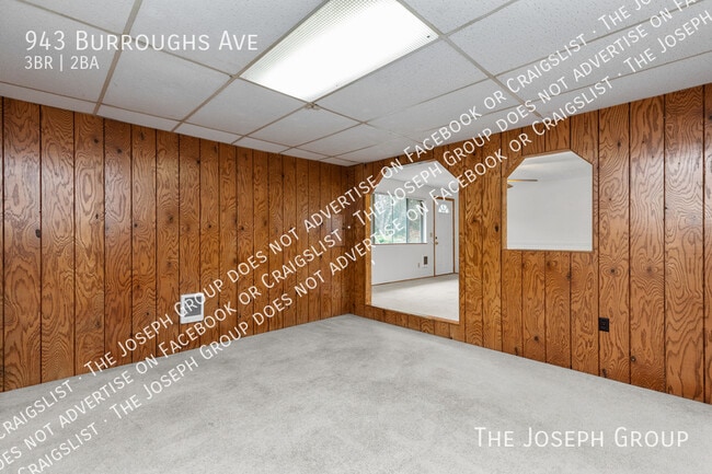 Building Photo - 943 Burroughs Ave