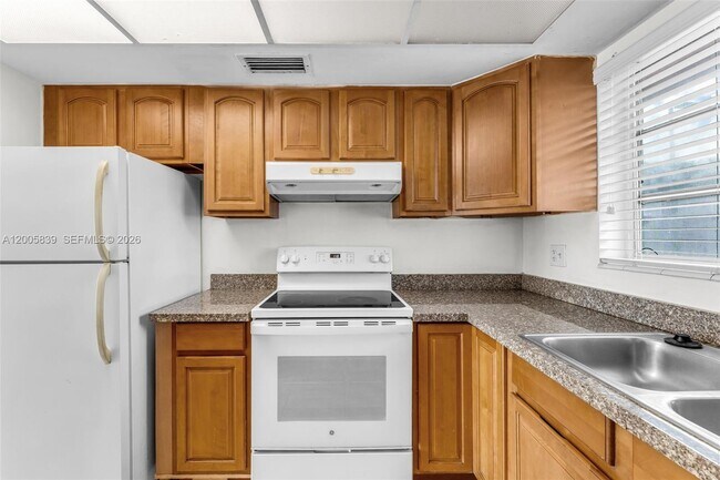 Building Photo - 7560 SW 82nd St