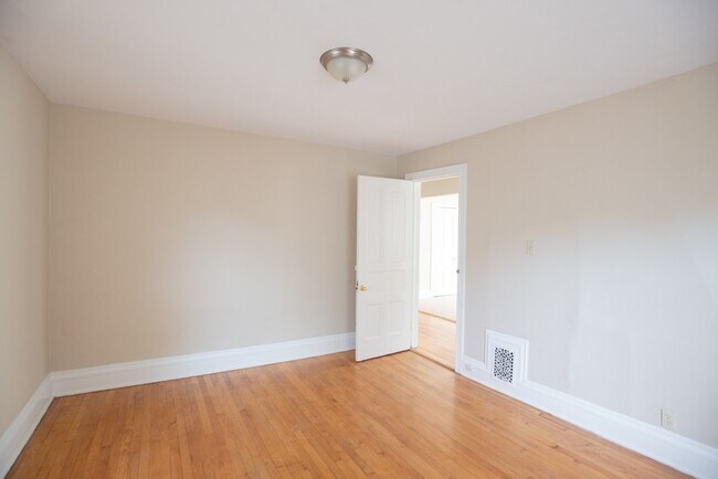 Building Photo - 2726 N Murray Ave