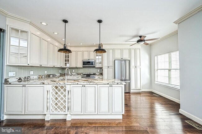 Building Photo - 44171 Paget Terrace