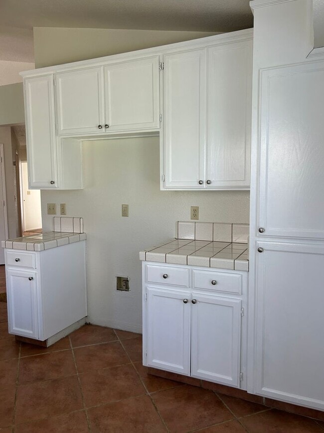 Building Photo - Beautiful 3 bedroom Home. 1st Month Free with 1 year Lease!