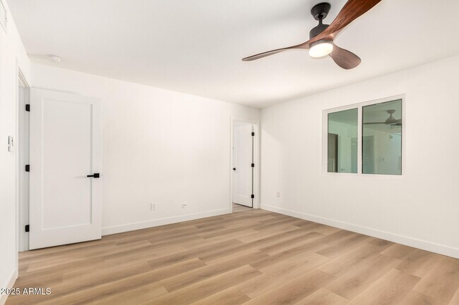 Building Photo - 2210 E Everett Dr