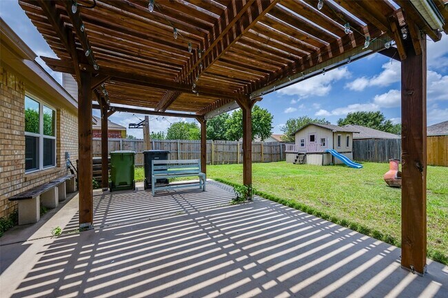 Building Photo - 6710 Waterlilly Dr