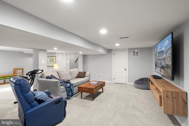 Building Photo - 1804 S Oakland St