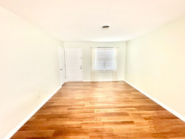 Building Photo - 102 Ashleigh Ct