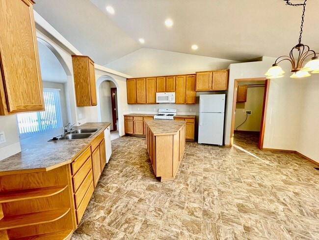 Building Photo - 3bed/2bath Rancher Style Home in Post Falls