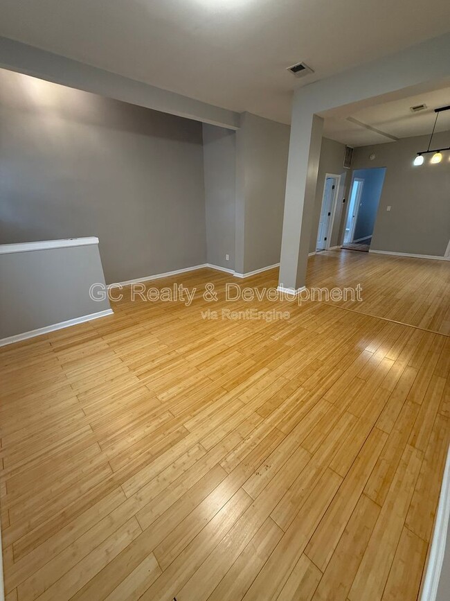 Building Photo - 3609 S Giles Ave