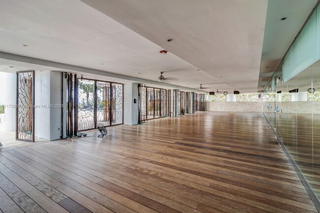Building Photo - 6801 Collins Ave