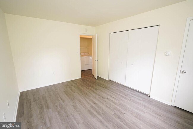 Building Photo - 802 College Ln