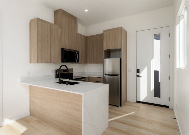 Building Photo - Private Yard, Laundry, Luxurious and Newly Built