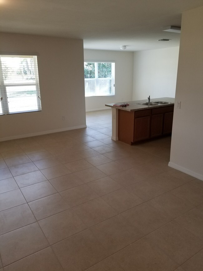 Building Photo - 220 SW 19th Terrace