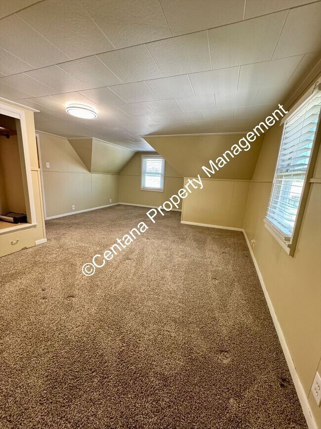 Building Photo - $500 off first months rent on 3 bed 2 bath...