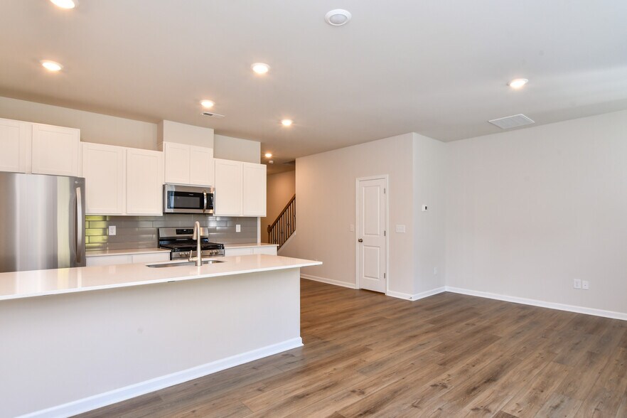 Building Photo - 18 Twiggs Ln