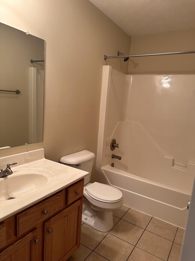 Building Photo - 39 Abbey Ct