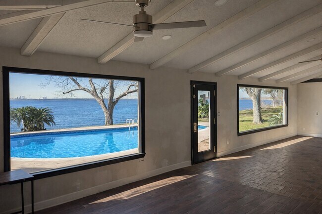 Building Photo - 5315 Bayway Dr