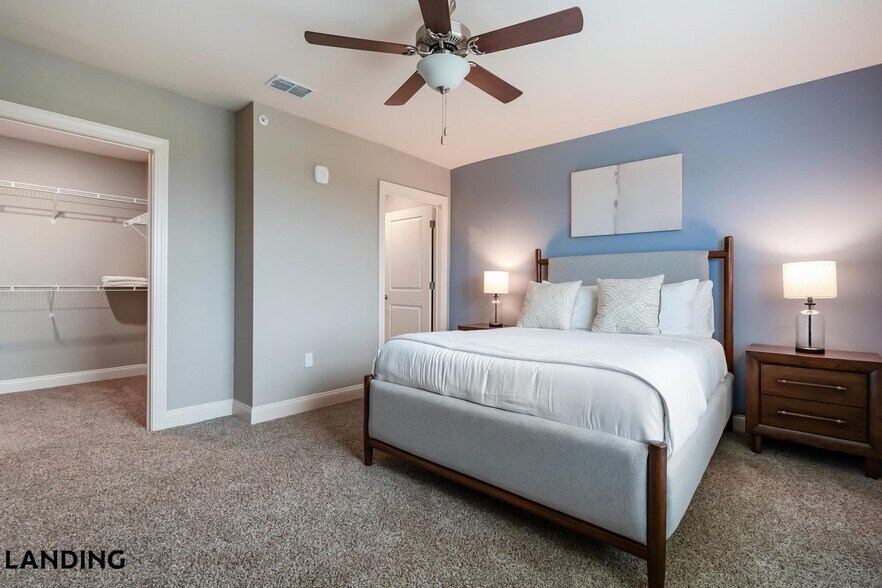 Building Photo - 305 Laredo Dr