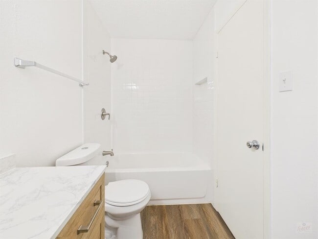 Building Photo - 1305 Hollow Creek Dr