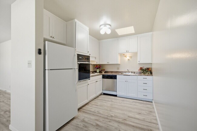 Building Photo - 418 Whitehall Rd