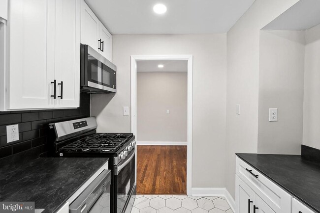 Building Photo - 1235 Alabama Ave SE