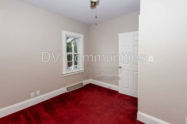 Building Photo - 9110 Rosewood Ave