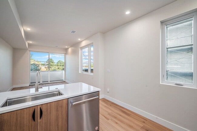 Building Photo - Brand New Townhome!  Be the First!!