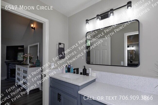Building Photo - 6547 Moon Cir
