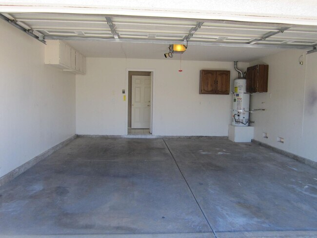 Building Photo - SHOWINGS AVAILABLE NOW