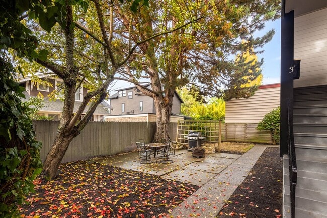 Building Photo - 6721 24th Ave NW