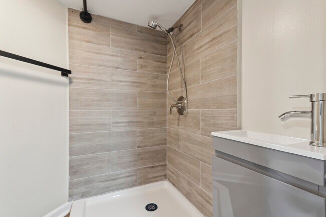 Building Photo - 5541 Hadfield St