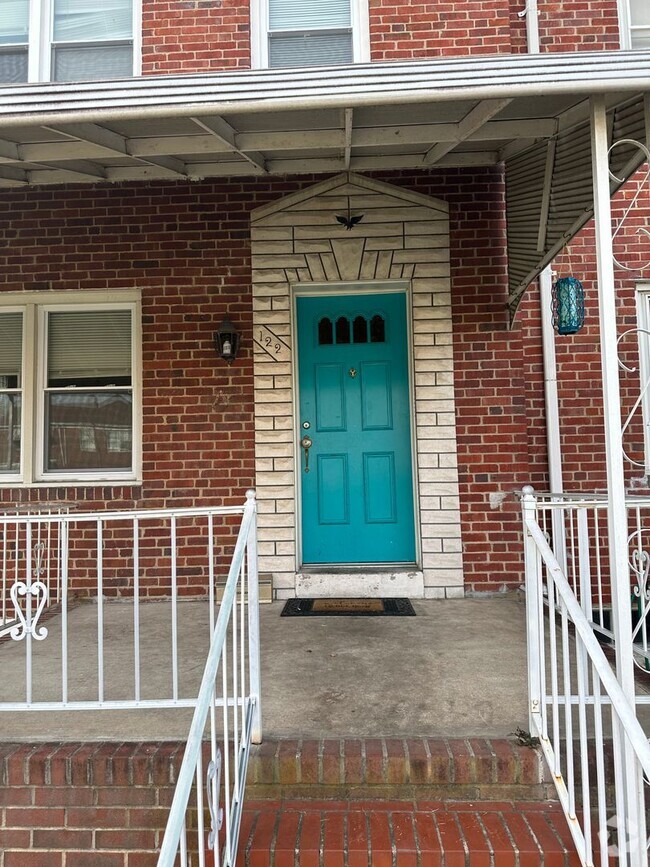 Building Photo - Freshly Remodeled 4 BR in Middle River!