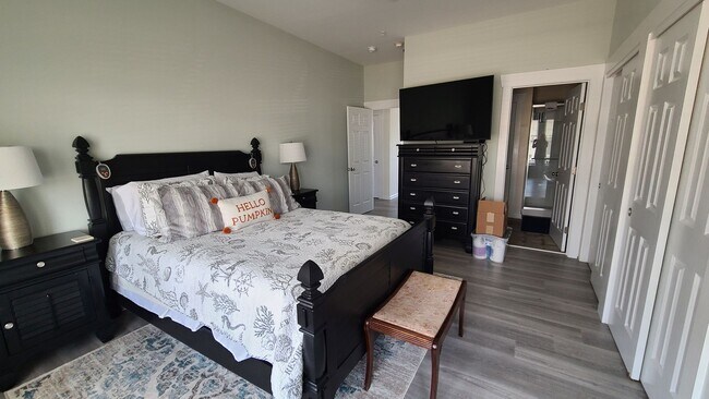 Building Photo - DON'T MISS THIS ADORABLE TWO BEDROOM CLOSE...