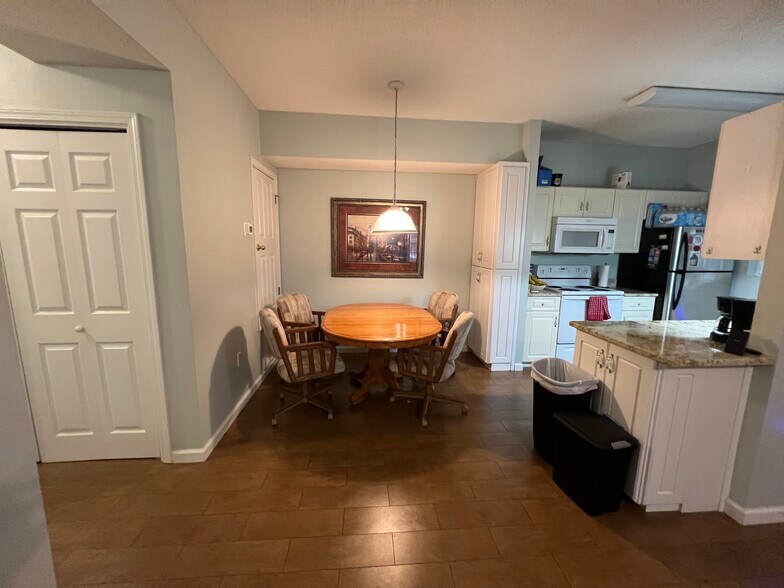 Dining area - 1501 Partin Dr N