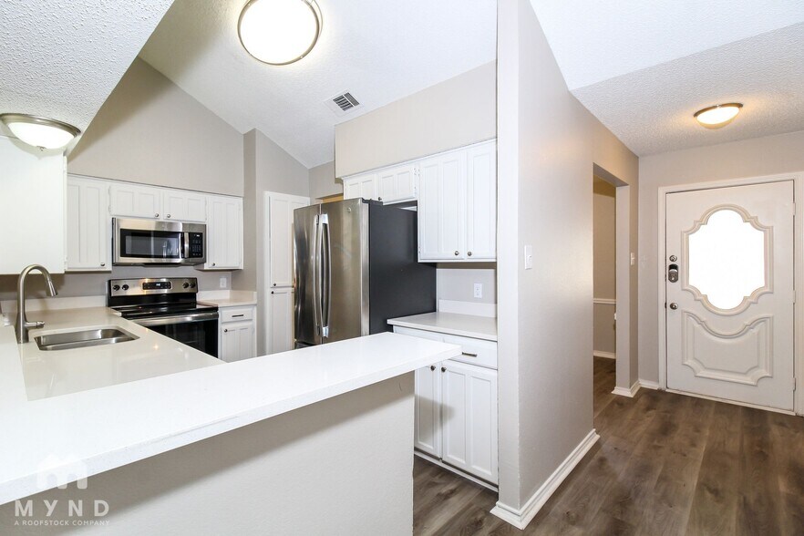 Building Photo - 6602 Glen Falls Dr