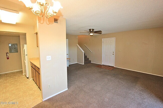 Building Photo - 410 E 9th Ave