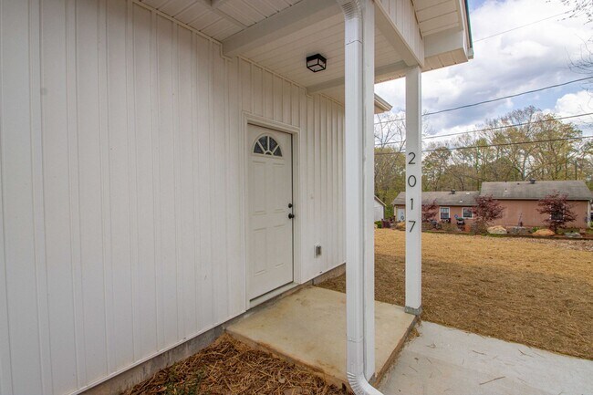 Building Photo - 2015-2017 Scotty Ct