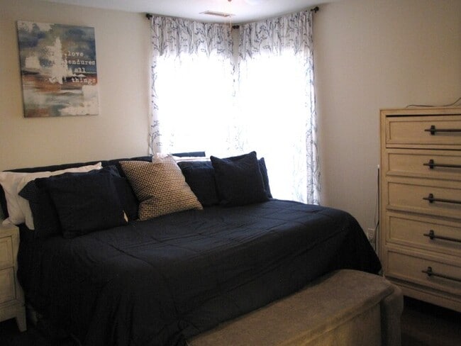 Building Photo - 8 Evanwald Ct