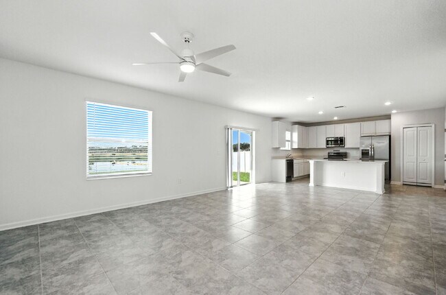 Building Photo - 4 Bed / 2.5 Bath Home – Available Septembe...