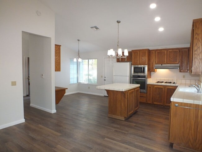 Building Photo - 3/2 1700 sf in Folsom Willow Creek Estates