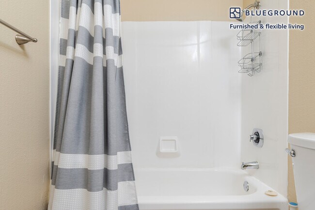 Building Photo - 950 E Hillsdale Blvd